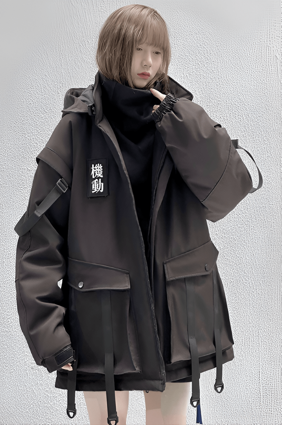 Manteau FUYU Techwear gris porté par une femme