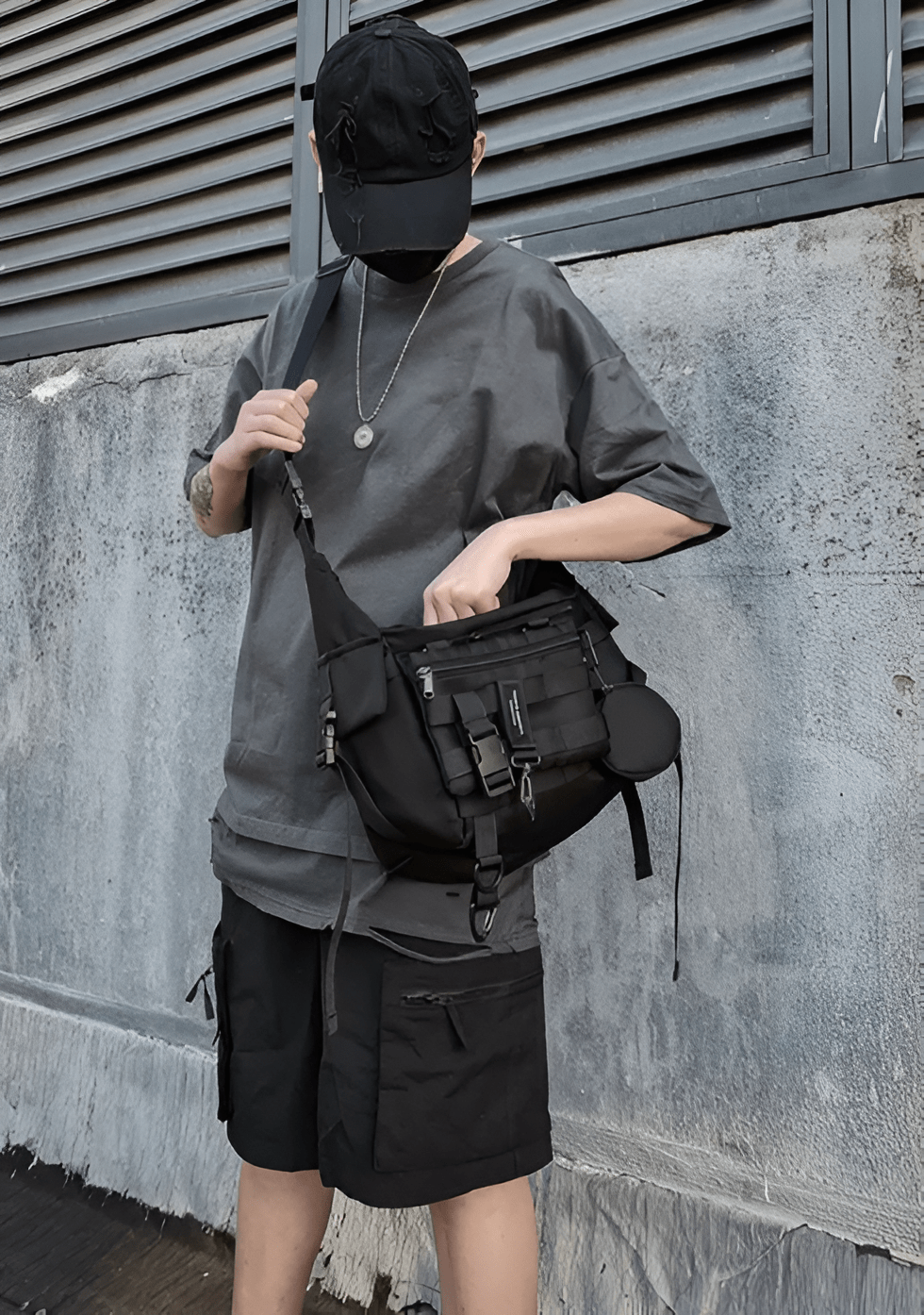 Sacoche HIROI Techwear porté par un homme