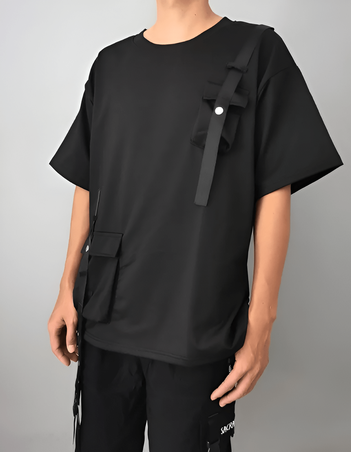 T-Shirt KAGOPANKU techwear noir porté par un homme